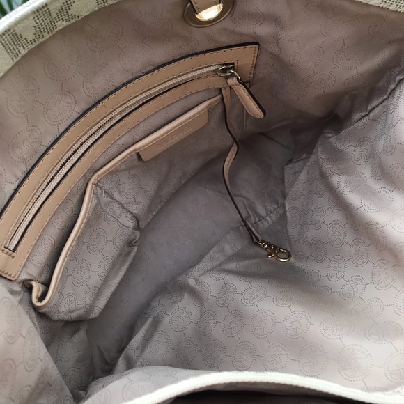 Authentic Michael Kors signature tote - Picture 10 of 13
